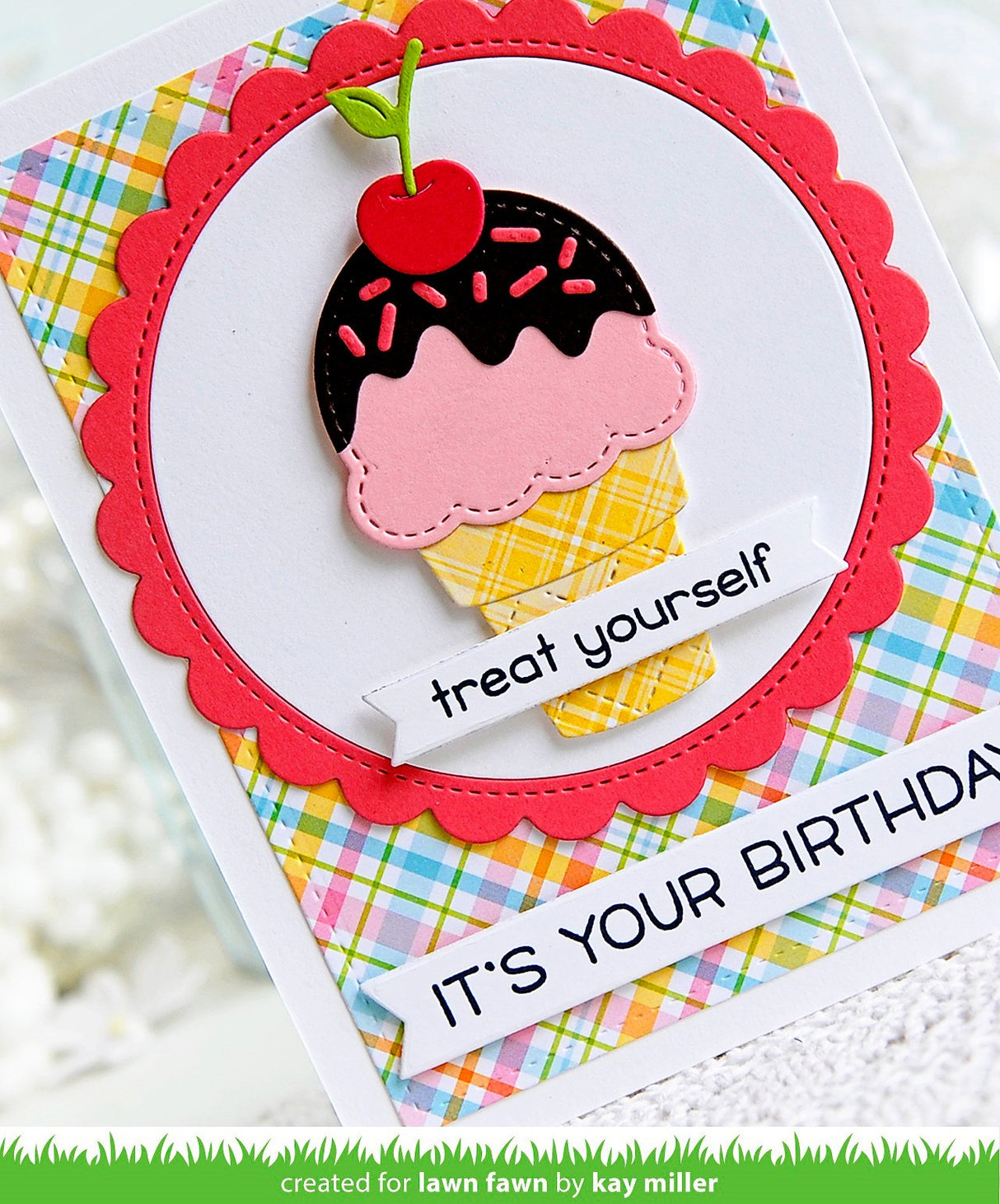 stitched scalloped circle frames