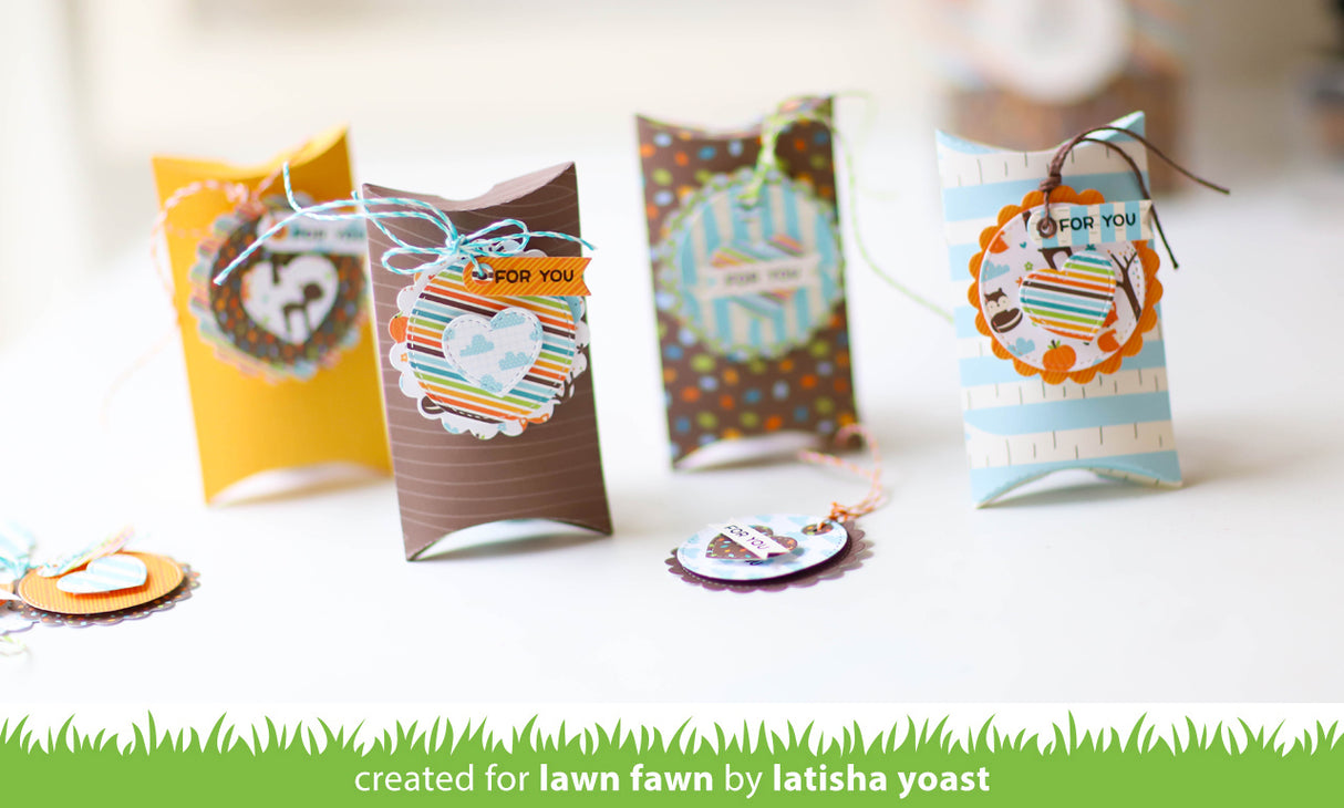 scalloped circle gift tag